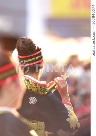 Yosakoi dancing in kimono Yosakoi dancing in kimono 105946574