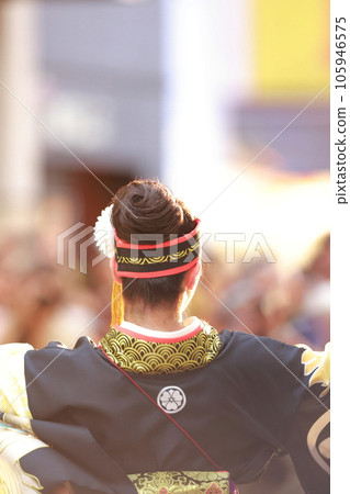 Yosakoi dancing in kimono Yosakoi dancing in kimono 105946575