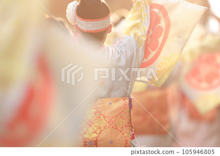 Yosakoi dancing in kimono Yosakoi dancing in kimono 105946805