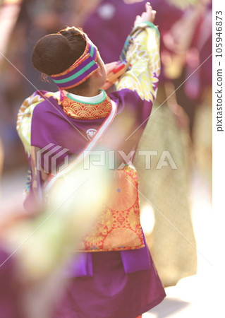 Yosakoi dancing in kimono Yosakoi dancing in kimono 105946873