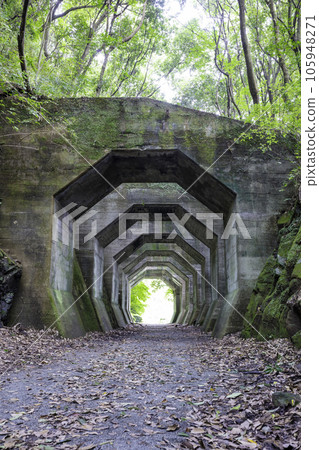Hakkaku Tunnel (Misato Town, Kumamoto Prefecture) is recommended for those who like abandoned railway tracks and ruins. Hakkaku Tunnel (Misato Town, Kumamoto Prefecture) is recommended for those who like abandoned railway tracks and ruins. 105948271