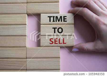 Time to Sell symbol. Concept words Time to Sell on wooden blocks. Businessman hand. Beautiful pink background. Business and Time to Sell concept. Copy space. 105948350