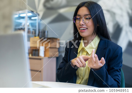 Young business woman having a video call 105948951