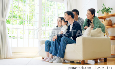 Smiling baby and three generation family Smiling baby and three generation family 105950174