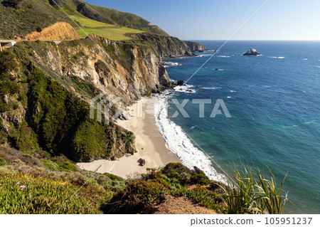 Bridge on the ocean coast 105951237