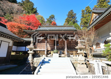 [Kagawa Prefecture] Shikoku Sacred Site "No. 66 Fudasho" Unpenji Temple (Goma-do) with autumn leaves 105951446