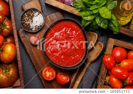 Rich homemade tomato sauce Rich homemade tomato sauce 105951711