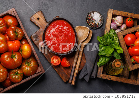 Rich homemade tomato sauce Rich homemade tomato sauce 105951712
