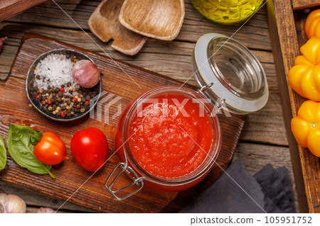 Rich homemade tomato sauce Rich homemade tomato sauce 105951752