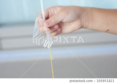 一名四年級的孩子在家喜歡溜溜球釣魚。悠悠球釣魚的釣魚部分 105951821