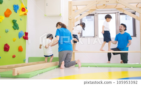 balance beam training for kids 105953392