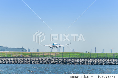 [Back view of ANA aircraft in preparation for landing from the sky above Jonanjima Seaside Park] 105953873