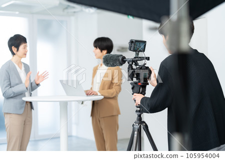 拍攝女經理視頻的創作者 105954004