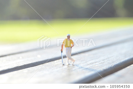 打高爾夫球的男人的縮影 105954350