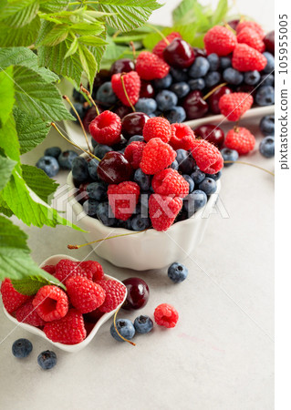Colorful assorted mix of blueberries, raspberries, and sweet cherries. 105955005