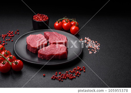 Juicy fresh raw beef meat with salt, spices and herbs 105955378