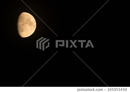 Hakushu-cho, Hokuto City, Moon age 10.4 Rose-colored July moon after the first quarter (Position: upper left) 105955430