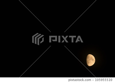 Hakushu-cho, Hokuto City, Moon age 10.4 Rose-colored July moon after first quarter (Position: lower right) 105955510