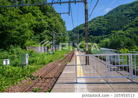 Joetsu Line Yubiso Station Platform Midsummer Season Minakami Town 105958513