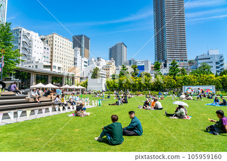 [Tokyo] Minami-Ikebukuro Park on holidays where many people relax 105959160