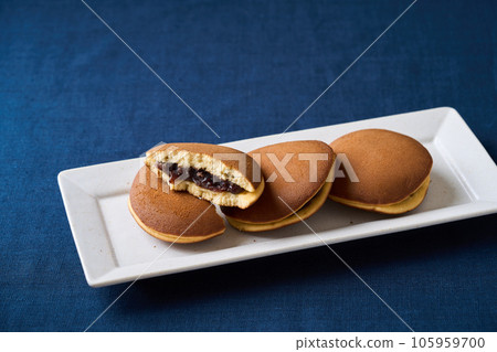 Dorayaki served on a plate 105959700