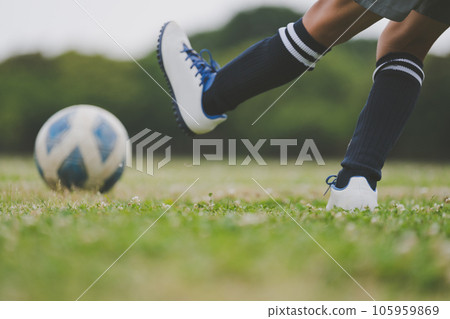 足球 腳 腳下 105959869