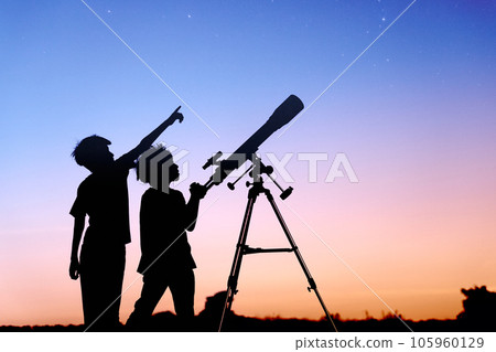 Silhouettes of children doing astronomical observation 105960129