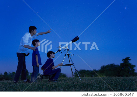 Elementary school students and adult men observing astronomical objects 105960147