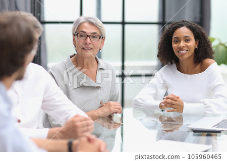 discussion of successful business people in the office 105960465