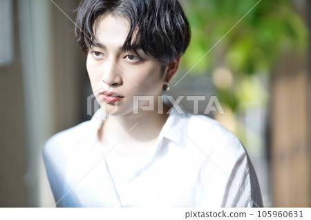 The man by the window　 105960631