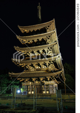 2023年夏季奈良公園盂蘭盆節興福寺五層寶塔點亮夜景(1) 105960649