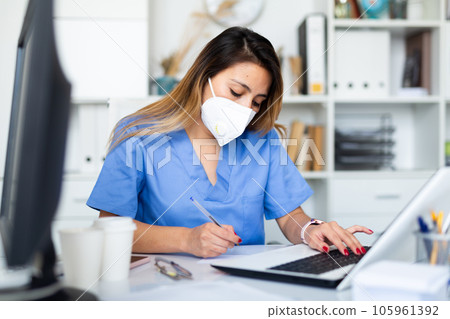 Practicioner peruvian woman in medical mask is working 105961392
