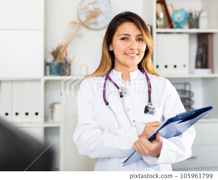 Doctor making notes on clipboard 105961799