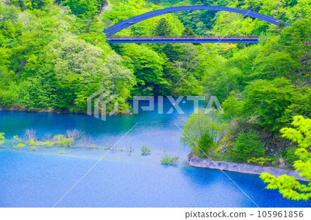 Fresh green Akasawa Bridge and Kayak Fresh green Akasawa Bridge and Kayak 105961856