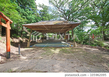 A ring in the precincts of Takakura Shrine, an old shrine in Onga District, Fukuoka Prefecture 105962095