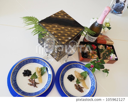 My wife's homemade home cooking, New Year's dishes, New Year's dishes, New Year's, family gatherings, homecoming, Japanese traditions, happy families 105962127