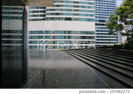 Tokyo Port City Takeshiba's rooftop garden full of water and greenery Tokyo Port City Takeshiba's rooftop garden full of water and greenery 105962272