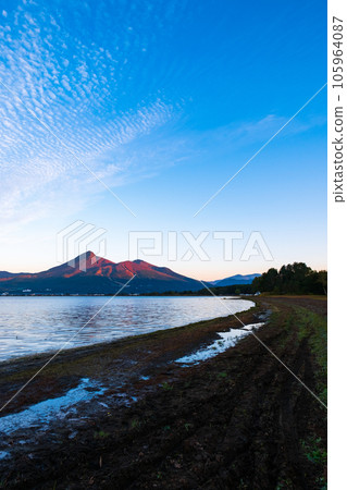 Bandai at dawn (from Tenjinhama) 105964087