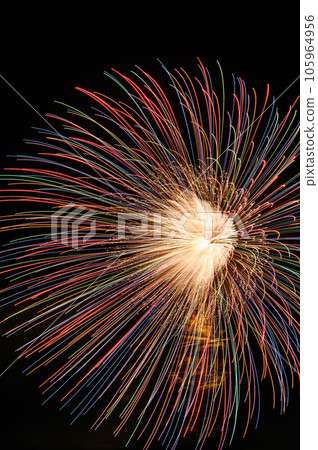 A summer tradition, large fireworks dancing in the night sky (Todabashi Fireworks Festival, Itabashi Fireworks Festival) A summer tradition, large fireworks dancing in the night sky (Todabashi Fireworks Festival, Itabashi Fireworks Festival) 105964956