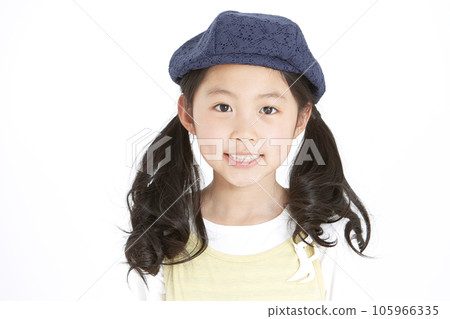 戴帽子的微笑的女孩 105966335