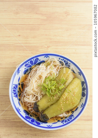 Summer staple eggplant somen noodles 105967082