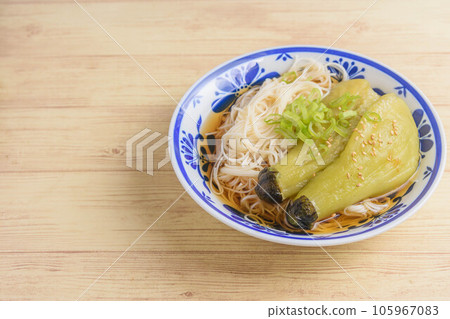 Summer staple eggplant somen noodles 105967083