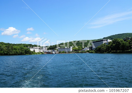 從觀光船上眺望阿寒湖 從觀光船上眺望阿寒湖 105967207