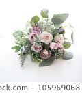 Rose bouquet 105969068