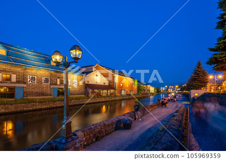 Otaru Canal Dusk Gaslight 105969359