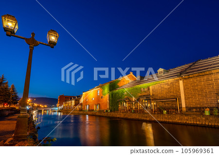 Otaru Canal Dusk Gaslight 105969361