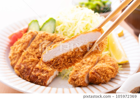 Eat pork cutlet 105972369