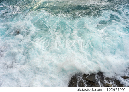 海浪拍打著大海 105975091