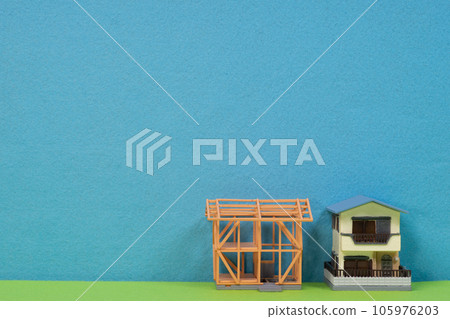 Image of a wooden house under construction and a ready-made house 105976203