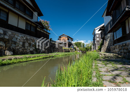 Scenery of Hachimanbori in summer, Omihachiman City, Shiga Prefecture 105978018